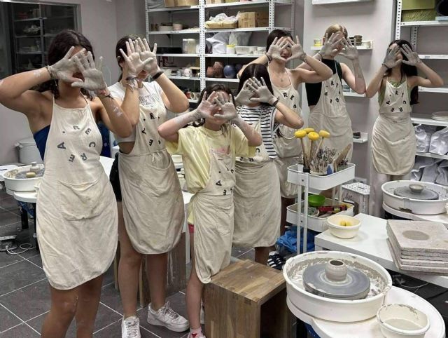 Creatividad y diversión en el casal de verano de estudio Recrea con clases de cerámica para niños en Barcelona - 1, Foto 1