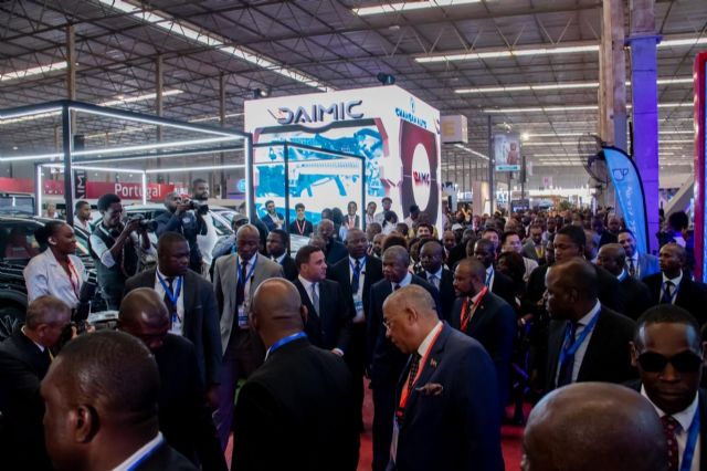 La 39ª Feria Internacional de Luanda reúne a más de 1300 empresas de 18 países - 1, Foto 1