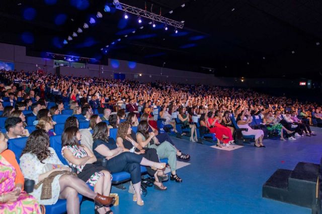 Más de 3.000 personas asisten a la graduación de CEAC FP - 1, Foto 1