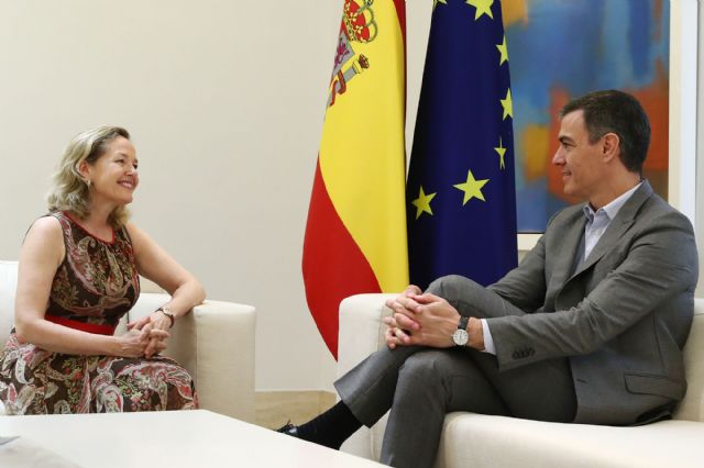 El presidente del Gobierno recibe a la presidenta del Banco Europeo de inversiones, Nadia Calviño - 1, Foto 1