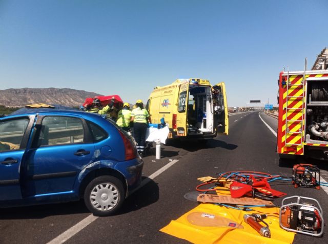 8 personas heridas en tres accidentes de trfico ocurridos esta tarde en A-7, Alhama de Murcia, Foto 1