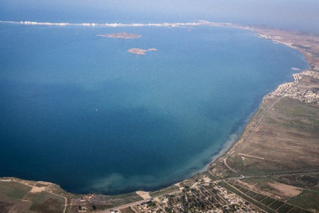 Greenpeace sobrevuela el Mar Menor y advierte a las administraciones del riesgo de catástrofe ecológica si no paran inmediatamente los vertidos - 1, Foto 1