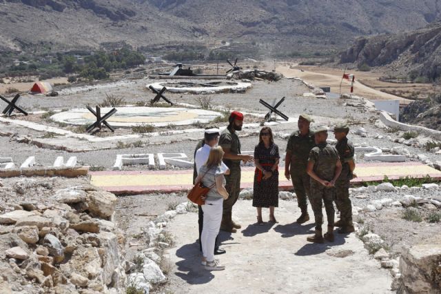 Margarita Robles visita los peñones de Vélez y Alhucemas para reconocer el trabajo de las guarniciones que velan por la seguridad - 1, Foto 1