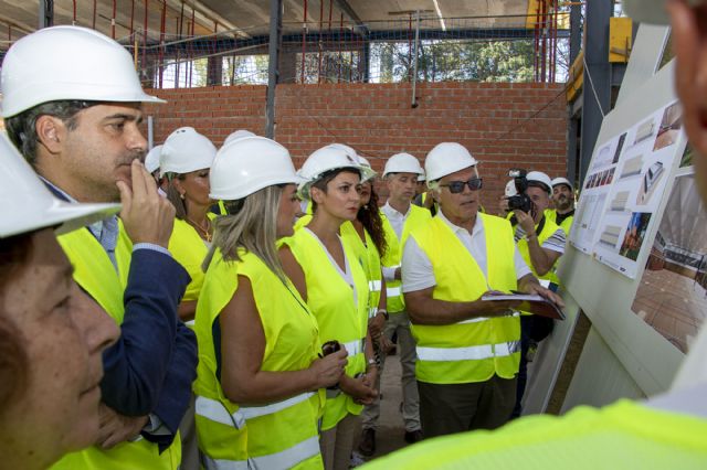 Isabel Rodríguez destaca el compromiso del Gobierno con la rehabilitación del parque de vivienda y la edificación para combatir el cambio climático y reducir emisiones - 1, Foto 1