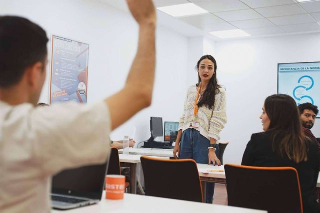 No todas las oposiciones son difíciles de aprobar según Master. D - 1, Foto 1