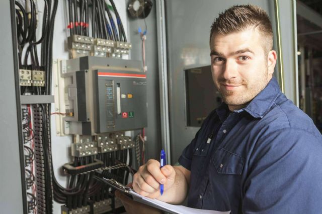 Los cursos de MasterD ofrecen preparación especializada sobre los requisitos para obtener el carnet de instalador electricista - 1, Foto 1