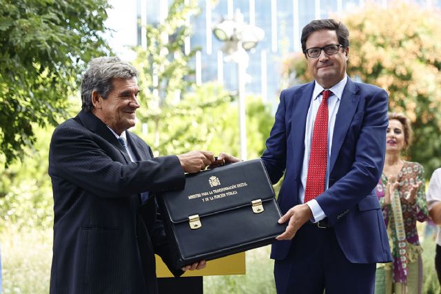 Óscar López recibe la cartera de Transformación Digital y de la Función Pública de manos de José Luis Escrivá - 1, Foto 1