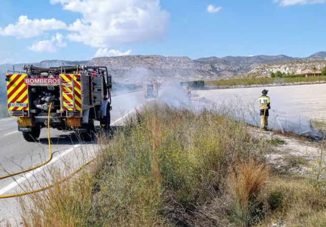 Servicios de emergencia sofocan un conato de incendio en la RM530, Yechar - 1, Foto 1