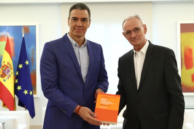 El presidente recibe la Memoria del Consejo Económico y Social sobre la situación socioeconómica y laboral de España en 2023 - 1, Foto 1