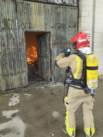 Incendio en nave industrial, polígono SAPRELORCA, Lorca - 1, Foto 1