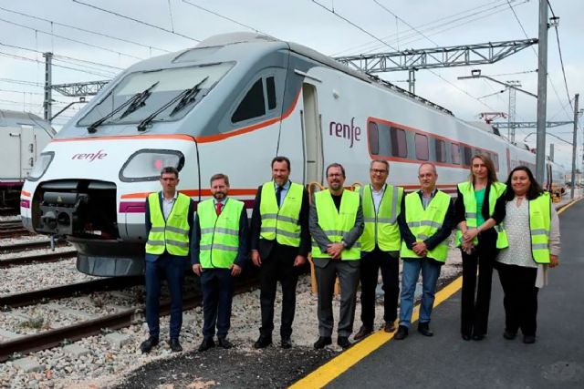 Óscar Puente supervisa la renovación de los trenes Alaris que reforzarán el servicio entre Zaragoza, Pamplona y Logroño - 1, Foto 1