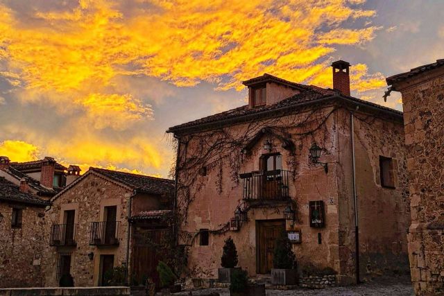 La Olma, cenas únicas en Pedraza con el tradicional lechazo asado en horno de leña - 1, Foto 1