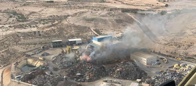 Incendio en una planta de reciclaje en Cañada Hermosa, Murcia - 1, Foto 1