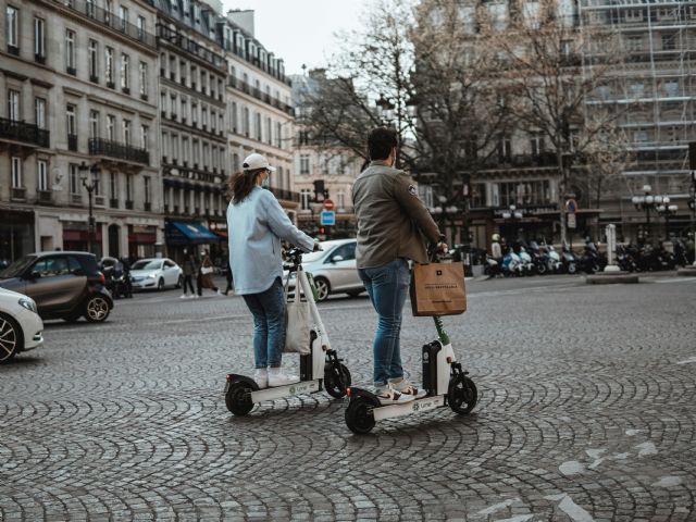 Quirón Prevención ofrece recomendaciones para un uso seguro de bicicletas y patinetes eléctricos en entornos urbanos - 1, Foto 1