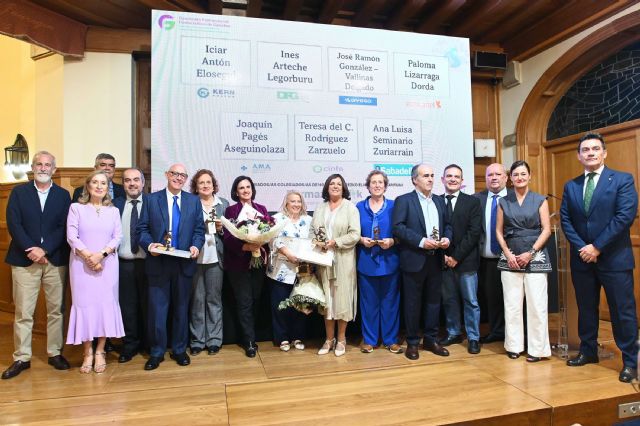 El Colegio Oficial de Farmacéuticos de Gipuzkoa reconoce la trayectoria de Diego Murillo, presidente de honor de AMA - 1, Foto 1