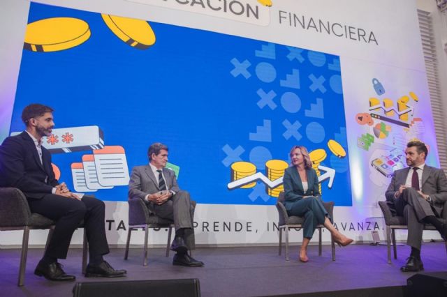 Pilar Alegría destaca la importancia de la educación financiera para preparar a los jóvenes de cara al futuro - 1, Foto 1