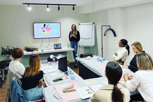 Tebori Brows lanza su primer curso de Hairstrokes para el diseño realista de cejas - 1, Foto 1