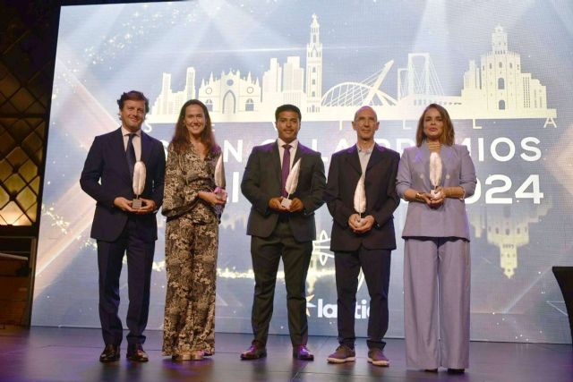 El alicantino Antonio Villar triunfa en la entrega de los Premios Caligrama, los ´Oscar de los libros´ - 1, Foto 1