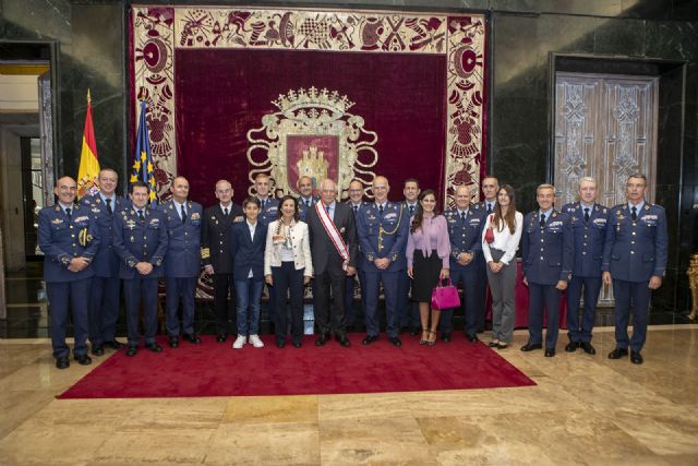 Josep Borrell recibe la Gran Cruz del Mérito Aeronáutico con distintivo blanco - 1, Foto 1