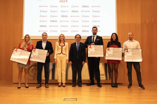 Pharmamel se convierte en Sociedad Anónima y recibe el accésit a la innovación en los Premios Pyme del Año 2024 - 1, Foto 1