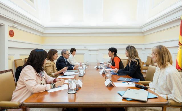 Elma Saiz se reúne con la Asociación Española Contra el Cáncer para recabar sus observaciones sobre la incorporación gradual al trabajo - 1, Foto 1