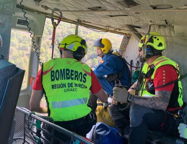 Rescatan a un trabajador en zona de montaña de Sierra Espuña, Foto 1