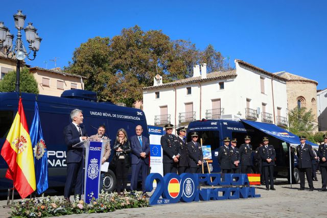 Grande-Marlaska anuncia el despliegue de ochenta unidades móviles en zonas rurales capaces de expedir el DNI y el pasaporte en diez minutos - 1, Foto 1