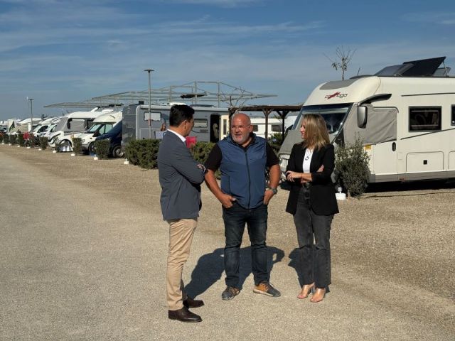 El alcalde elogia el turismo de autocaravana en su visita al Camper Park, de San bLAS - 1, Foto 1