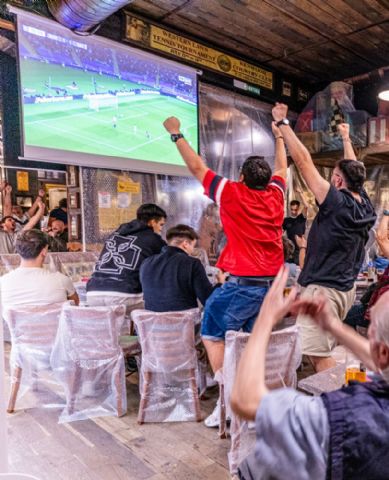 El 67% de los futboleros admite que la emoción del gol supera el cuidado por su móvil, según HONOR - 1, Foto 1