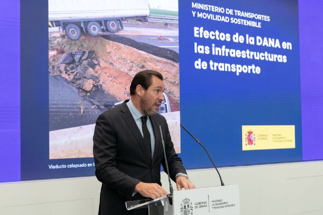 Oscar Puente explica que las principales carreteras, tres líneas de Cercanías y la línea de alta velocidad en Valencia están gravemente dañadas por la DANA - 1, Foto 1