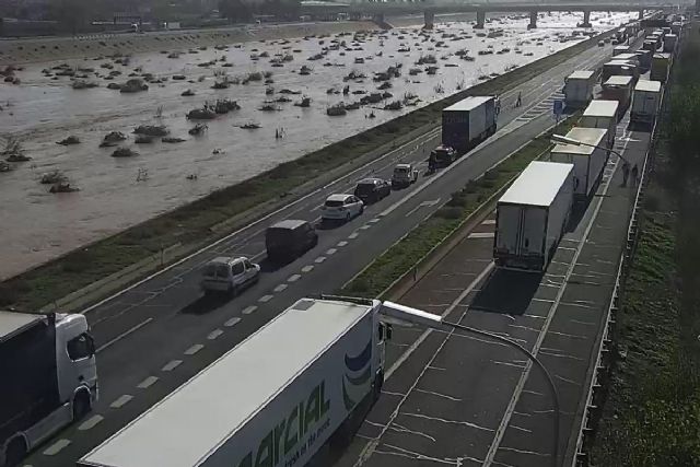 Se limita la circulación de camiones con origen y destino Valencia y área metropolitana a la noche - 1, Foto 1