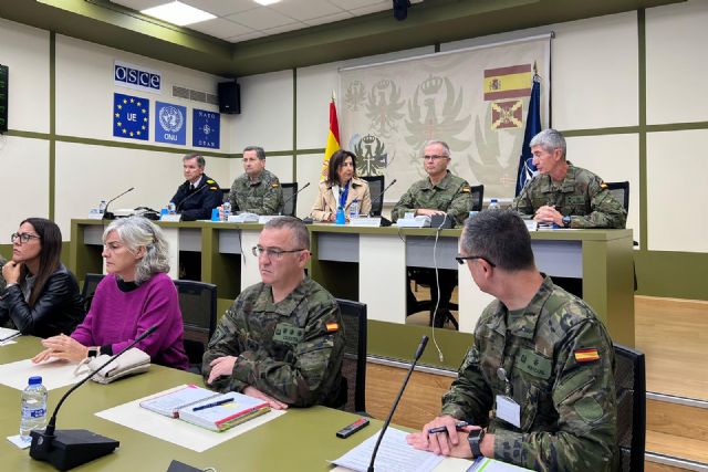 Robles destaca que unidades del Ejército de Tierra de toda España han sido desplegadas en Valencia - 1, Foto 1