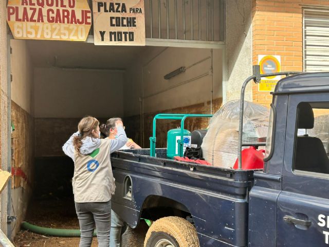 Evitar enfermedades infecciosas es el principal objetivo del equipo de emergencias que trabaja en las zonas afectadas en Valencia - 1, Foto 1