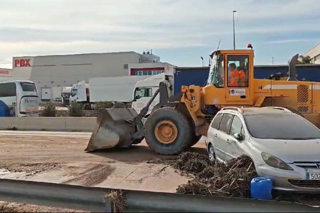 Transportes flexibiliza los tiempos conducción y descanso para facilitar los trabajos de limpieza por la DANA - 1, Foto 1