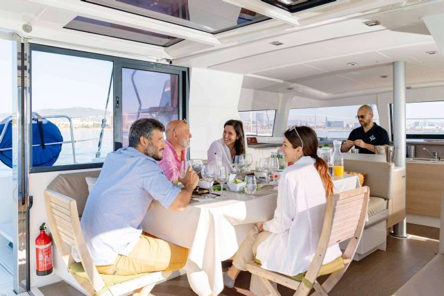 Turismo de lujo en el Mediterráneo. Sondevela y su exclusivo servicio de alquiler de catamaranes - 1, Foto 1