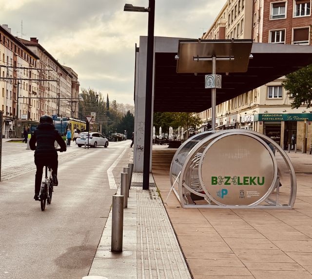 Vitoria-Gasteiz ensaya los primeros aparca-bicis para residentes seguros y bonificados por uso - 1, Foto 1