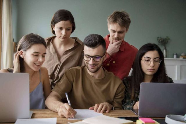 La importancia de la educación universitaria en la formación de profesionales - 1, Foto 1