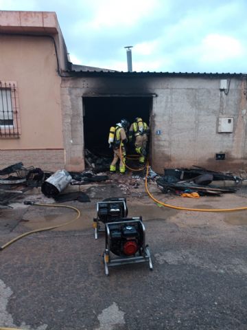 Incendio en una vivienda de Cuevas de Reyllo, Fuente Álamo - 1, Foto 1