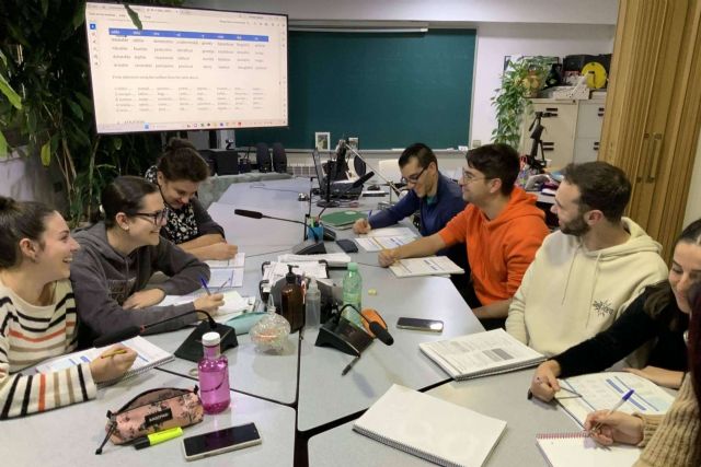 Dunedin College, academia de inglés en Granada que ofrece preparación para exámenes oficiales de Cambridge y Aptis - 1, Foto 1