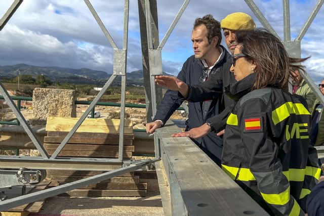 Margarita Robles constata el avance de los trabajos de las Fuerzas Armadas en Valencia - 1, Foto 1