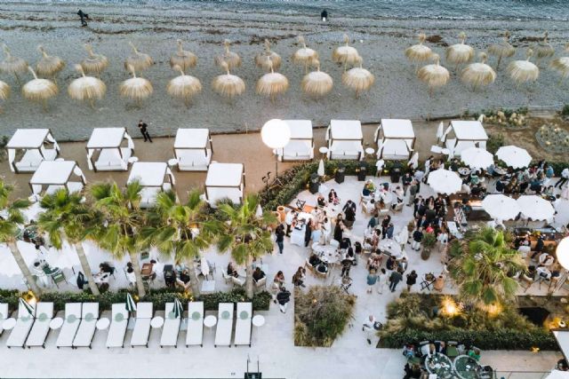 El último brindis del año frente al mar en el Beach Club y restaurante, Barbillón Marbella - 1, Foto 1