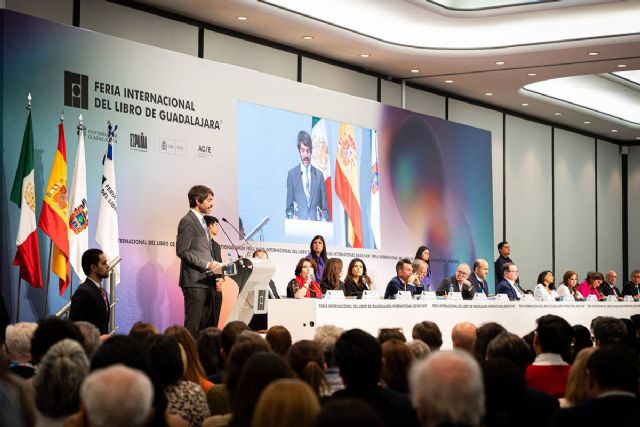 Ernest Urtasun inaugura el pabellón de España País Invitado de Honor en la 38ª Feria del Libro de Guadalajara - 1, Foto 1