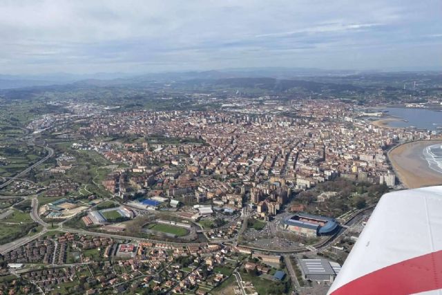 Asturfly ofrece formación de pilotos y recorridos aéreos únicos en Asturias - 1, Foto 1