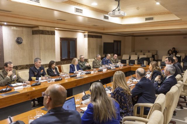 Defensa reitera la importancia de la industria asociada para el empleo y la vertebración territorial - 1, Foto 1