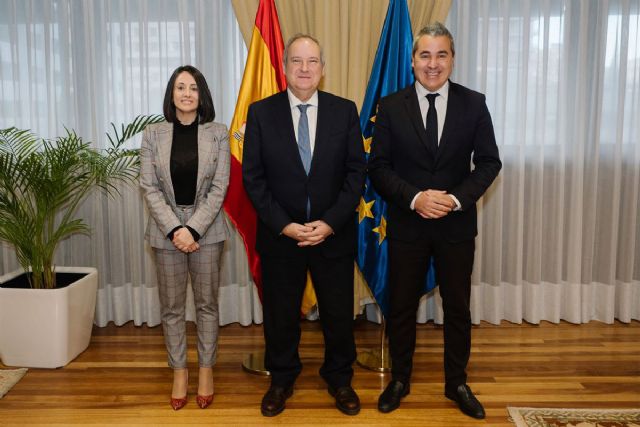 Jordi Hereu se reúne con el presidente de ANFAC para tratar el Proyecto de Ley de Industria y analizar la situación del sector de la automoción - 1, Foto 1