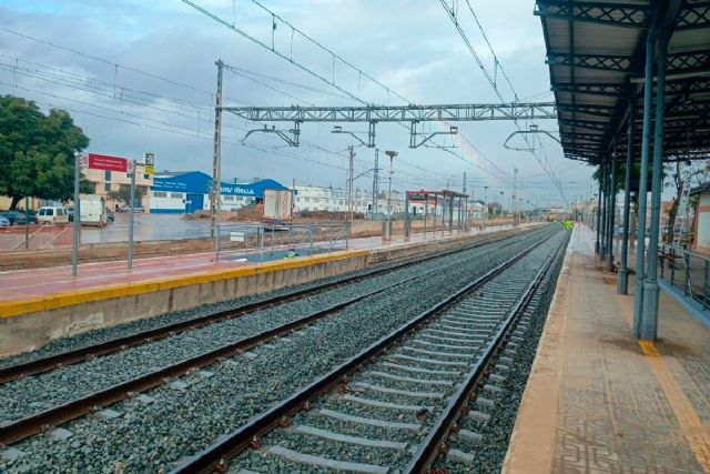 Transportes reabre la ruta directa entre el Puerto de Valencia y Madrid para los trenes de mercancías tras los daños de la DANA - 1, Foto 1