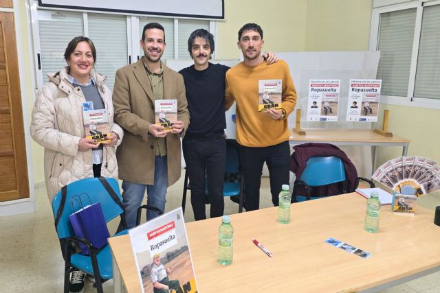 Fuente Librilla acoge con éxito la presentación del libro «Ropasuelta» de Santos Martínez - 1, Foto 1