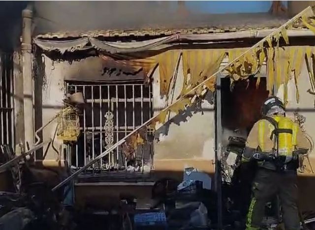 Incendio en una vivienda de Beniel - 1, Foto 1