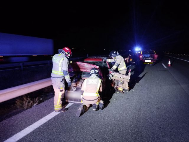 Servicios de emergencia intervienen en un accidente de tráfico en la A-7, Puerto Lumbreras - 1, Foto 1