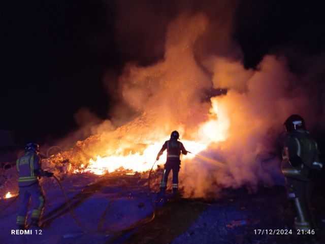 Incendio en el polígono industrial de Lorquí - 1, Foto 1